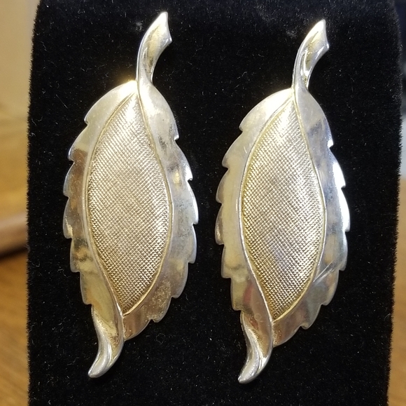 Jewelry - Gold tone Large Leaf Earrings